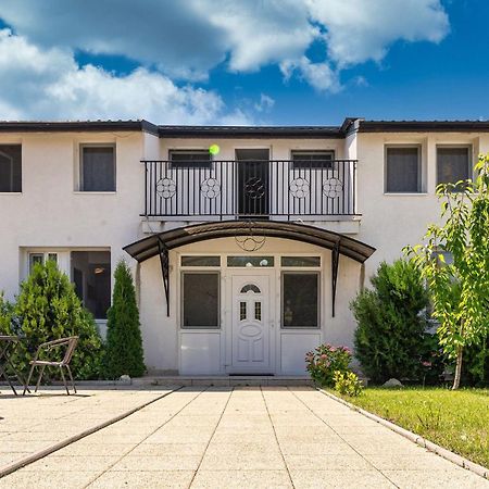 B&B Duo Caffe Baneasa Bukares Bagian luar foto