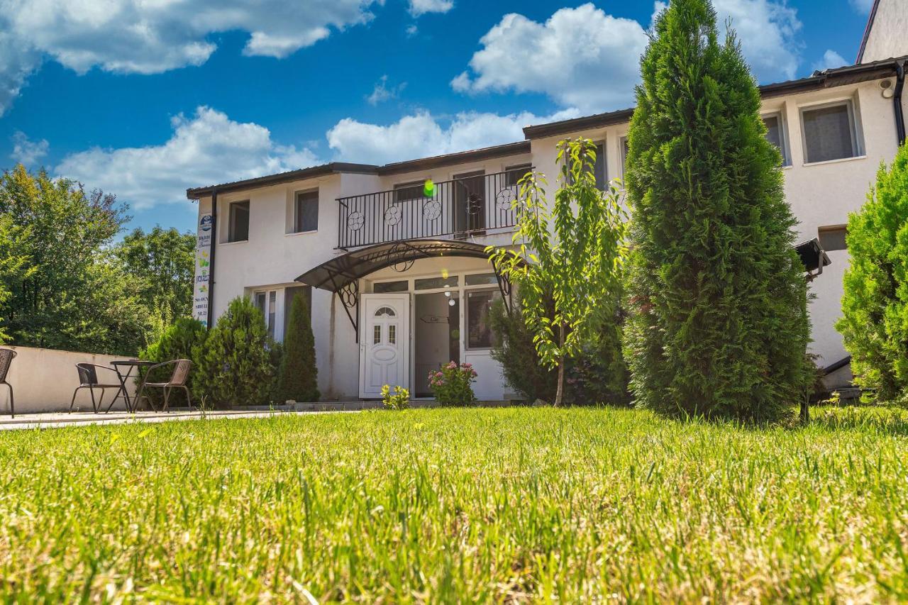 B&B Duo Caffe Baneasa Bukares Bagian luar foto