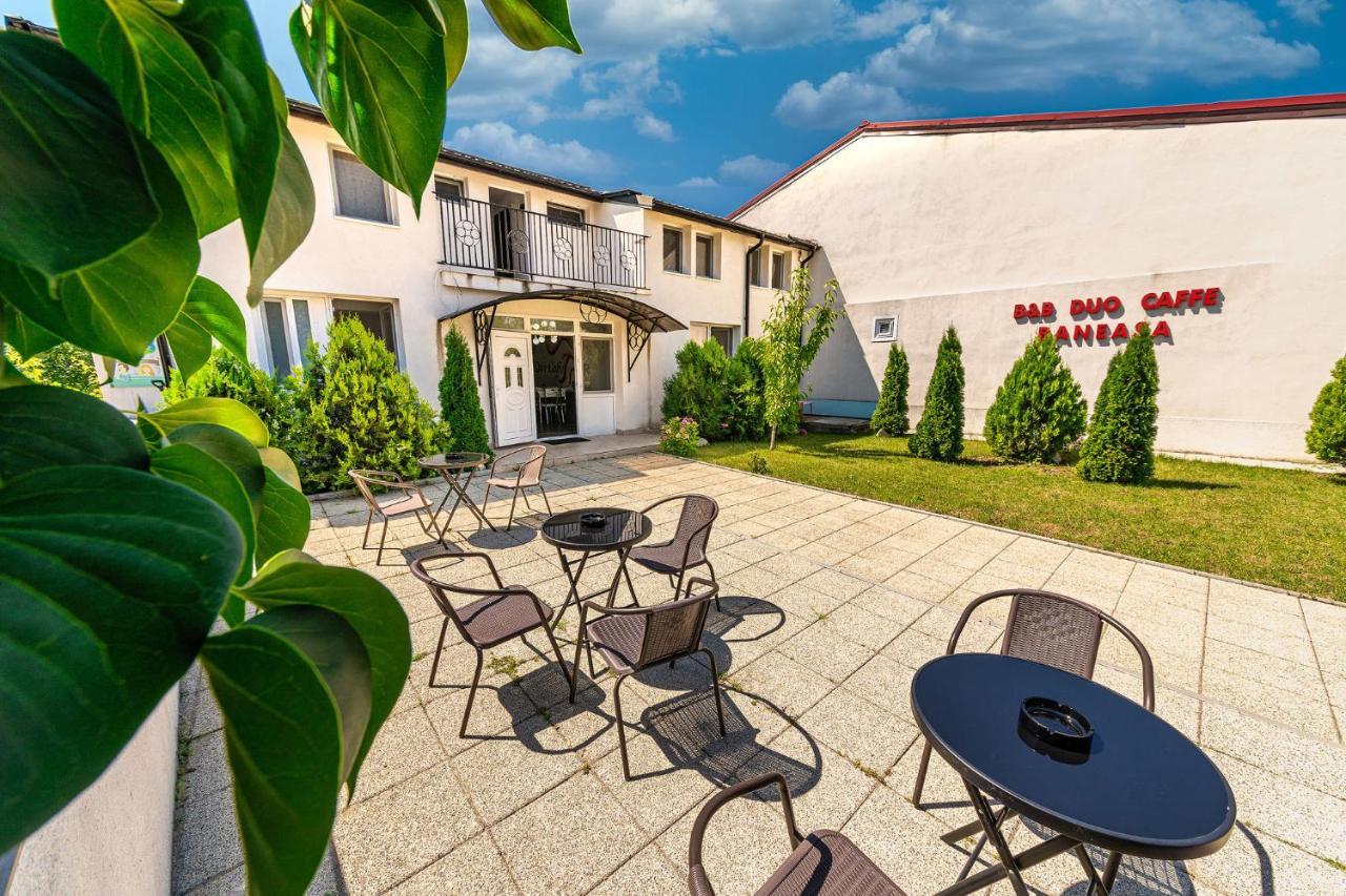 B&B Duo Caffe Baneasa Bukares Bagian luar foto