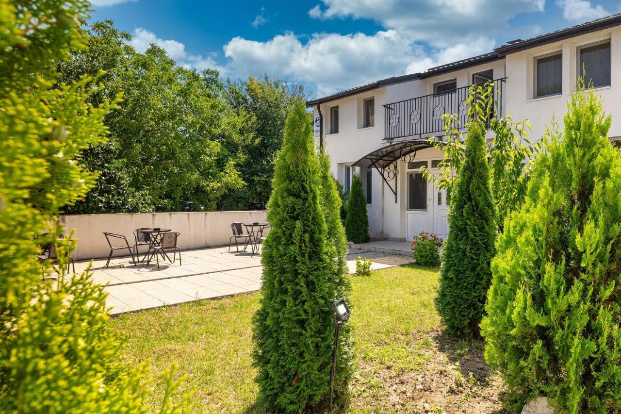 B&B Duo Caffe Baneasa Bukares Bagian luar foto