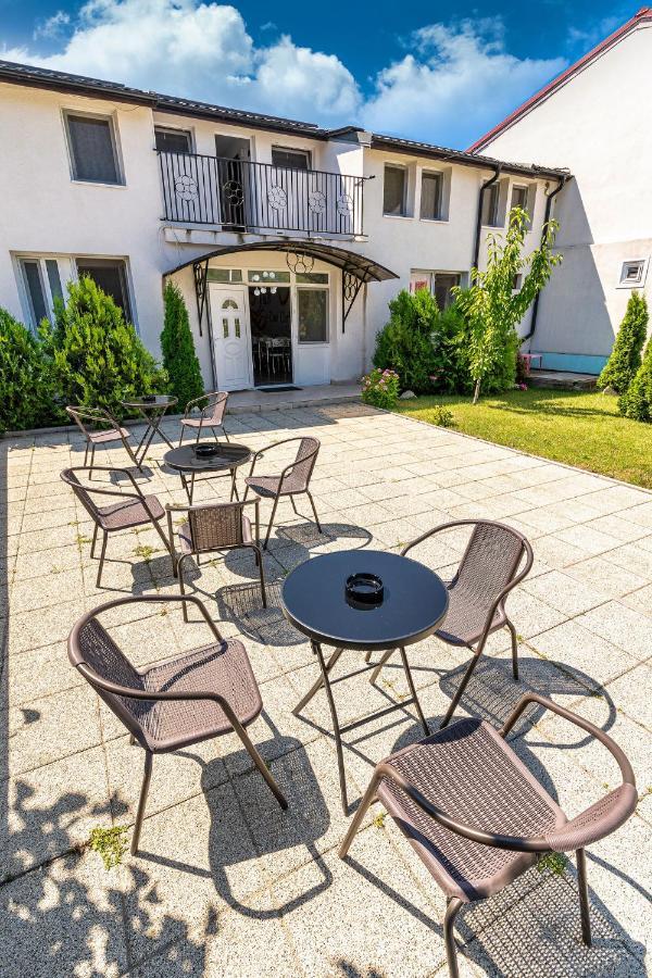 B&B Duo Caffe Baneasa Bukares Bagian luar foto