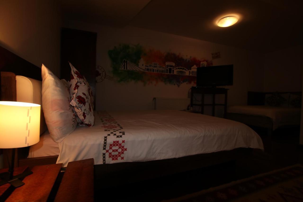 B&B Duo Caffe Baneasa Bukares Bagian luar foto