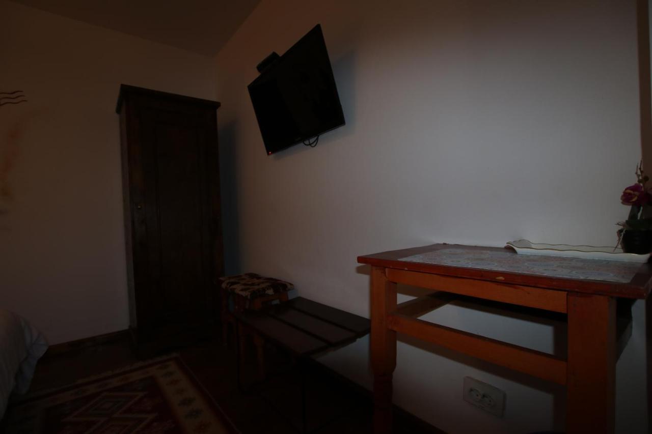 B&B Duo Caffe Baneasa Bukares Bagian luar foto