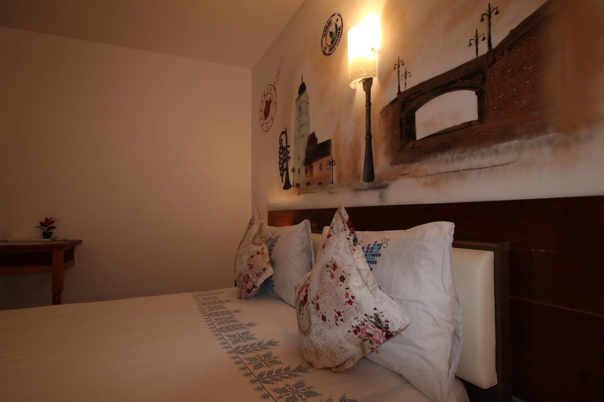 B&B Duo Caffe Baneasa Bukares Bagian luar foto