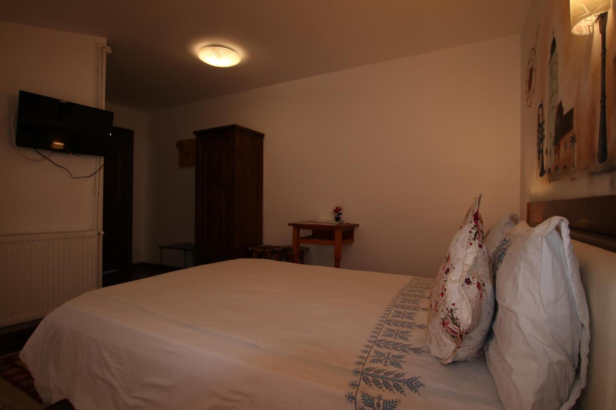 B&B Duo Caffe Baneasa Bukares Bagian luar foto