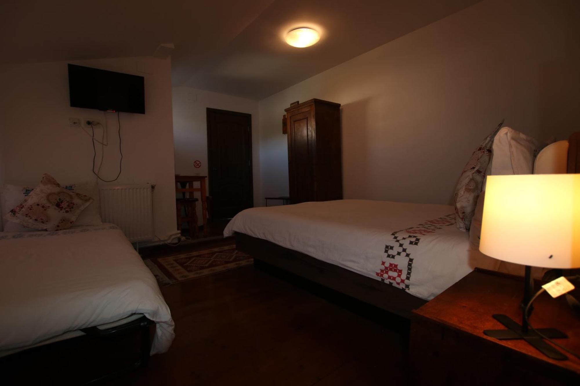 B&B Duo Caffe Baneasa Bukares Bagian luar foto